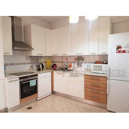 Sprzedaż - Nieruchomości - Dom / Apartament - Calle de Miguel León 1