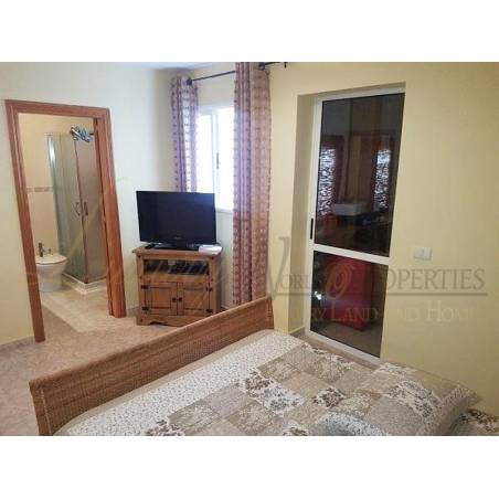 Sprzedaż - Nieruchomości - Dom / Apartament - Calle de Miguel León 1