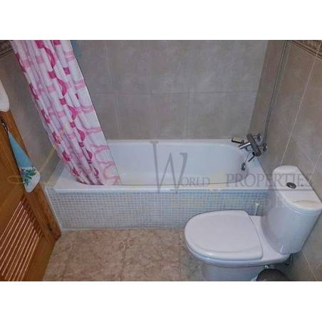 Sprzedaż - Nieruchomości - Dom / Apartament - Calle de Miguel León 1